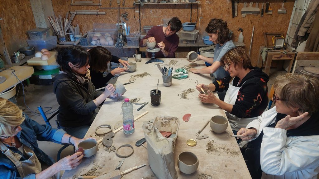 Stage week end raku poterie céramique. Modelage d'un bol japonais chawan