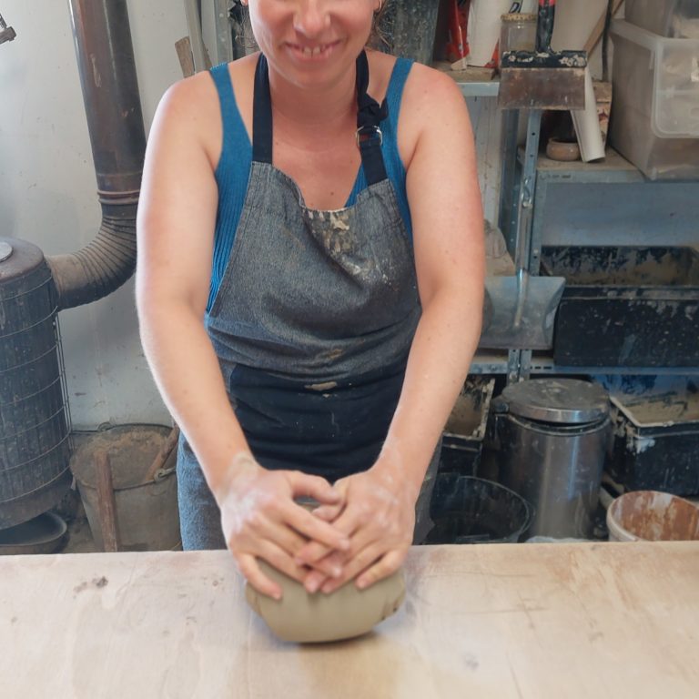 STage poterie raku préparation de la terre petrissage