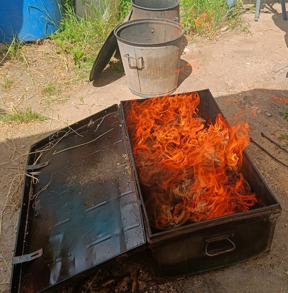 Stage de poterie raku. Cuisson et enfumage des pièces